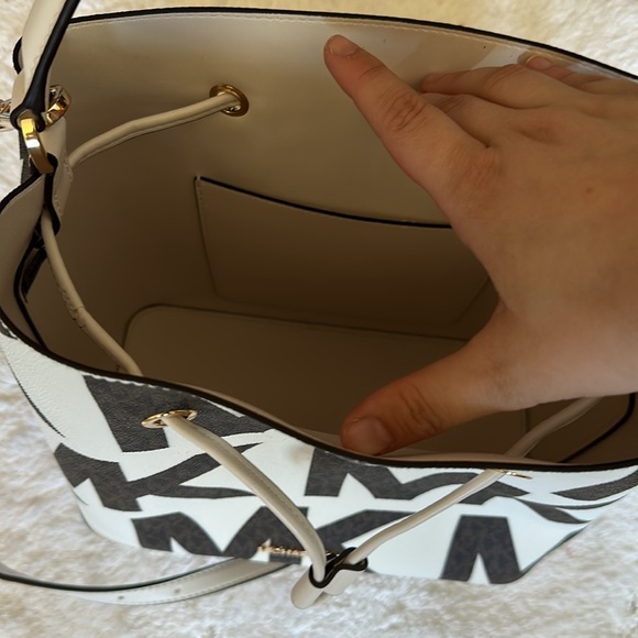 Like new! Michael Kors White and Brown Bucket Bag - Picture 5 of 9